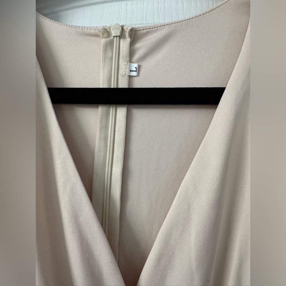 Elegant Cream Long Sleeve Stretchy Maxi Dress with a Slit - Picture 5 of 12